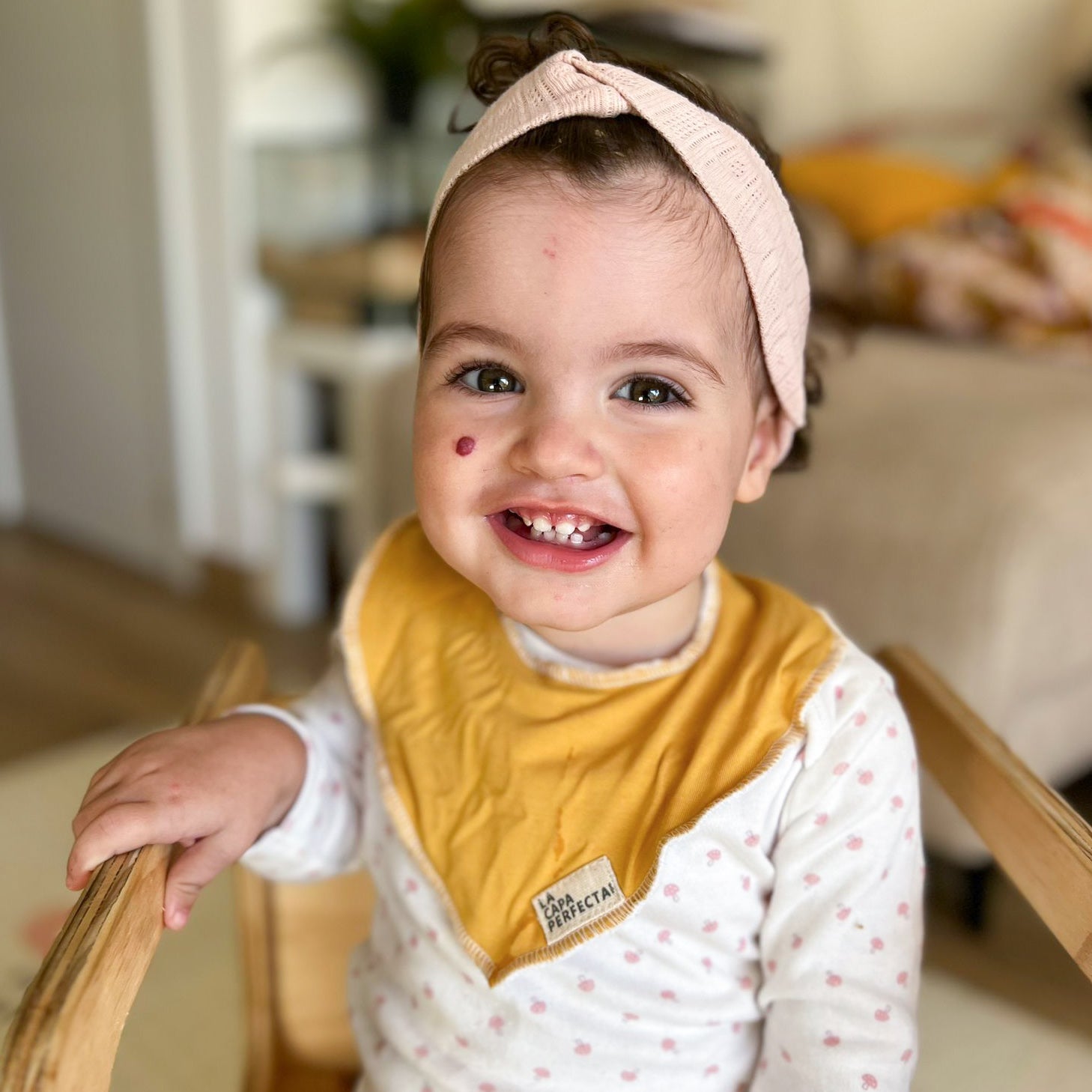 Babero bandana reversible de bambú para bebé, tejido de toalla absorbente y cierre de ganchito de seguridad.