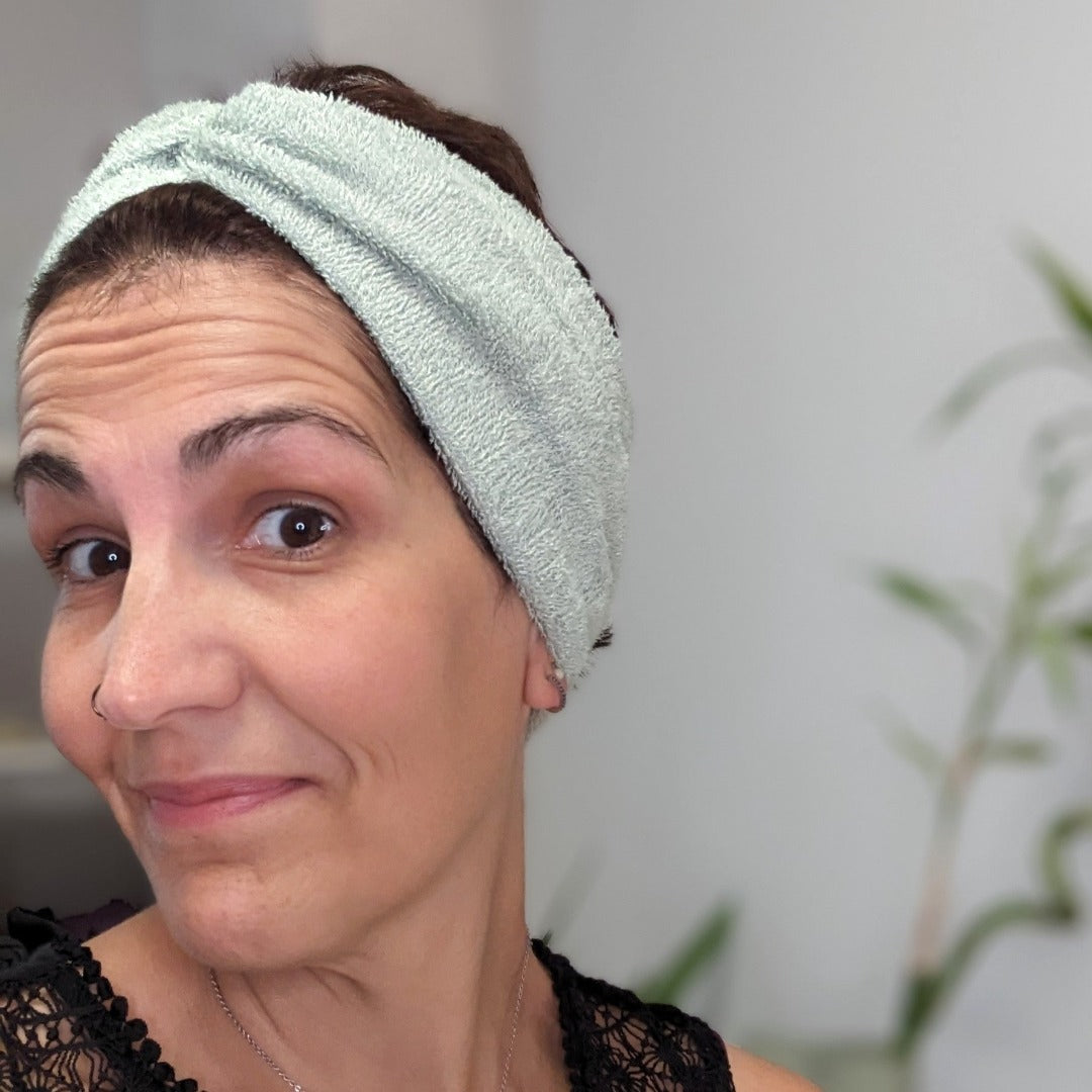 Diadema de toalla de bambú para rutina facial y maquillaje, color blanco, tejido absorbente y suave para proteger el cabello.